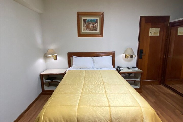 Room 3 of 42