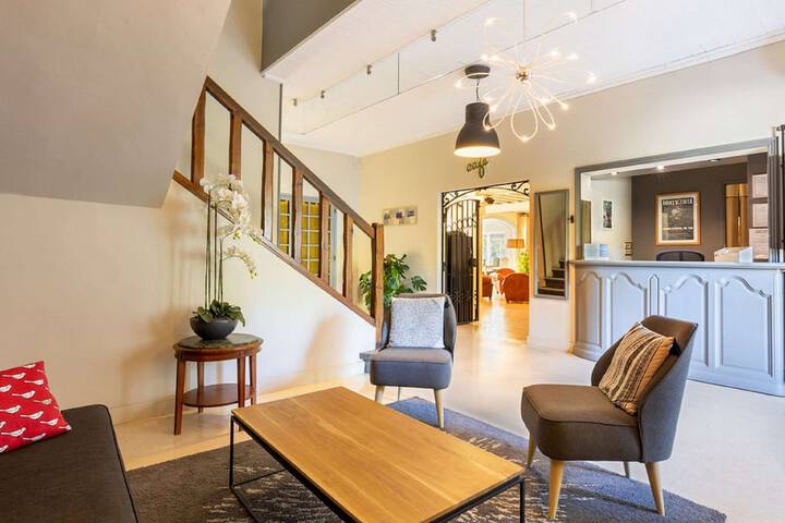Entrance & Lobby