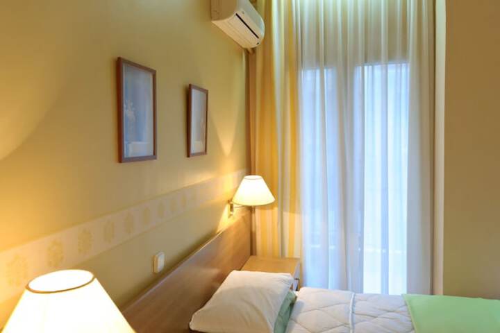 Room 6 of 26