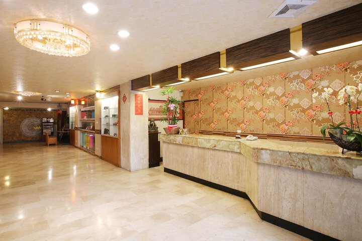 Check-in/check-out kiosk