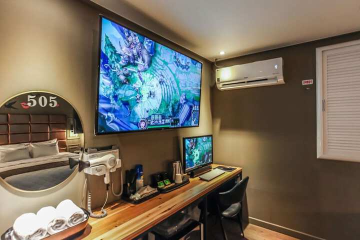 Room 4 of 35
