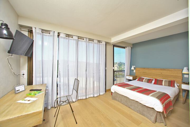 Room 6 of 34