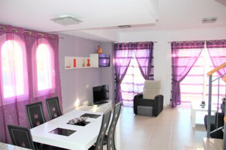 Lounge 18 of 45