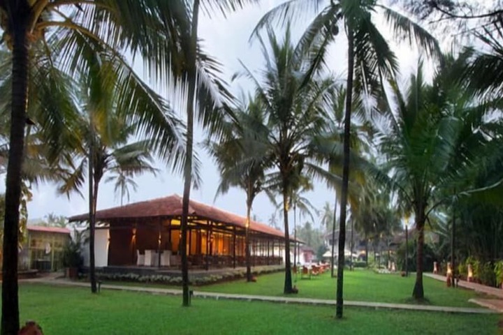 Hotel Exterior 46 of 56