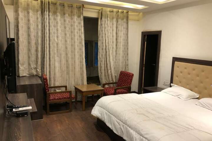 Room 10 of 15