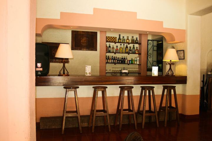 Lounge 35 of 59