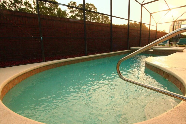 Pool 23 of 25