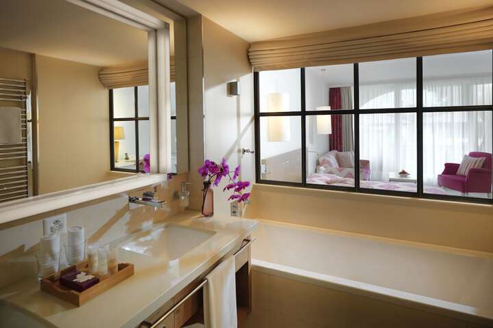 Room 44 of 112