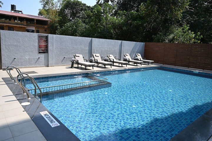 Pool 21 of 52