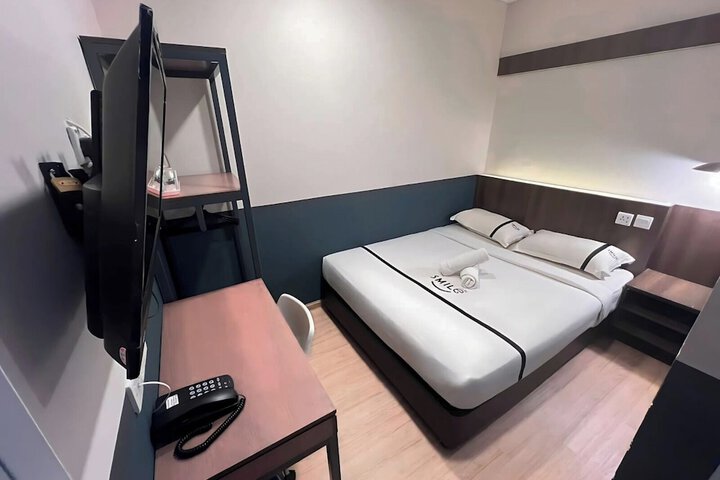 Room 4 of 12