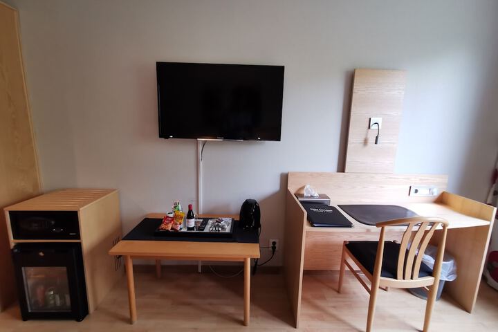Room 7 of 44