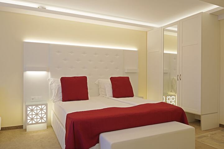 Room 13 of 48