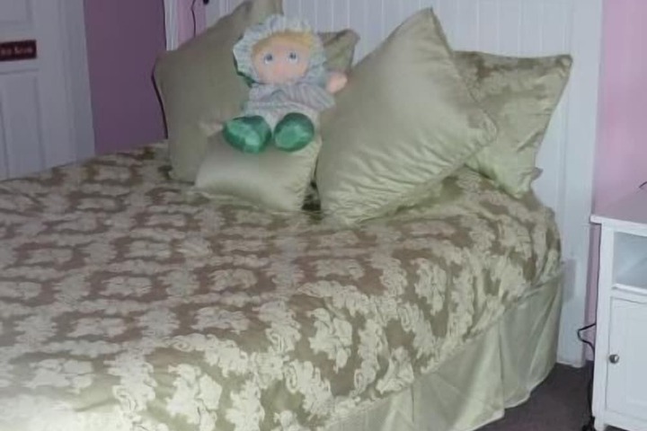 Room 4 of 49