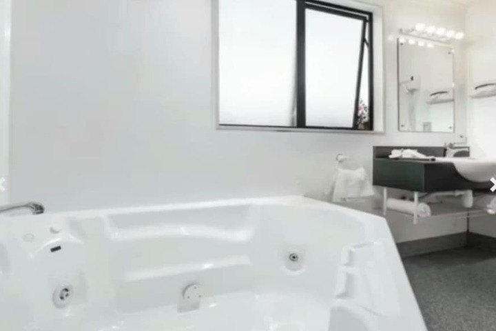 Room 53 of 70