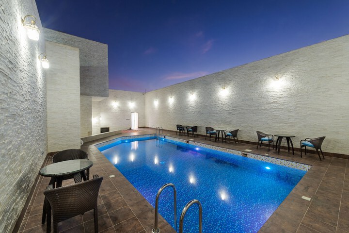 Pool Hotel