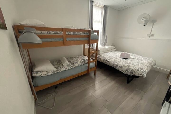 Room 68 of 148
