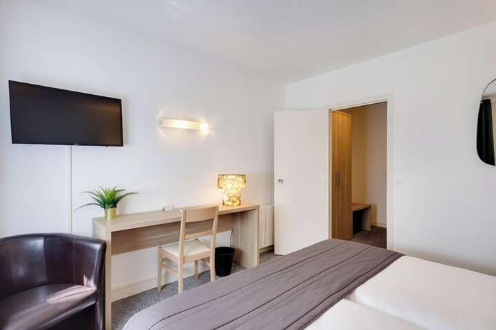 Room 9 of 33
