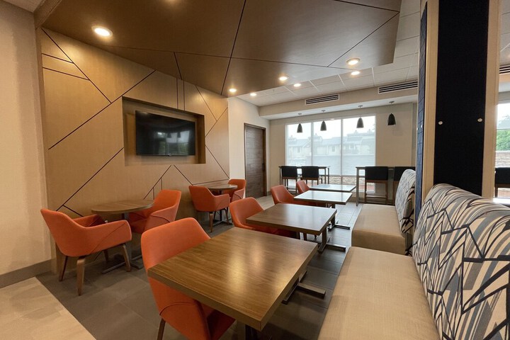 Breakfast/Coffee Service 35 of 50