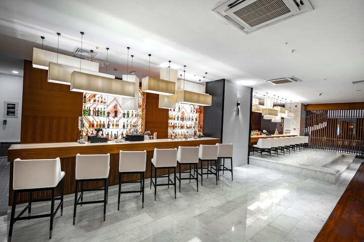 Lounge 115 of 152