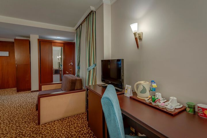 Room 19 of 107