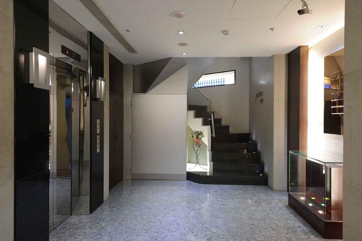 Entrance & Lobby
