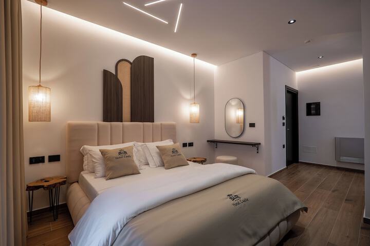 Room 8 of 76