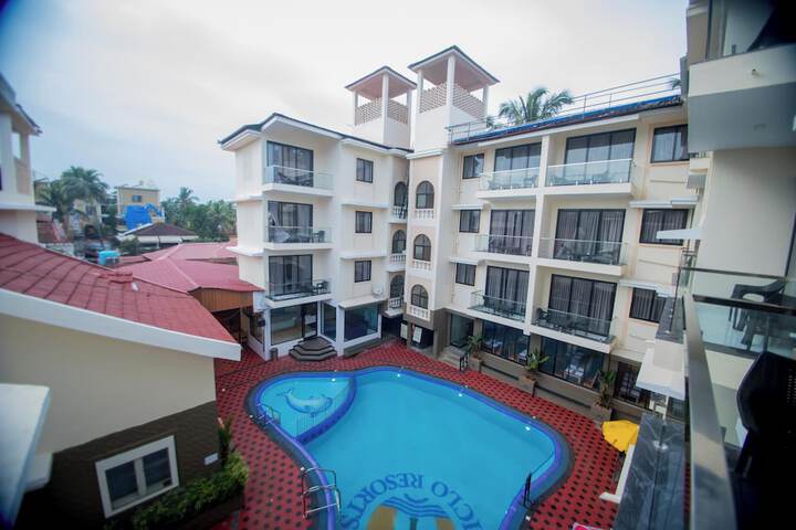 Hotel with Pool