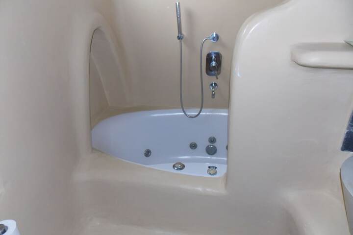 Hot Tub 76 of 106