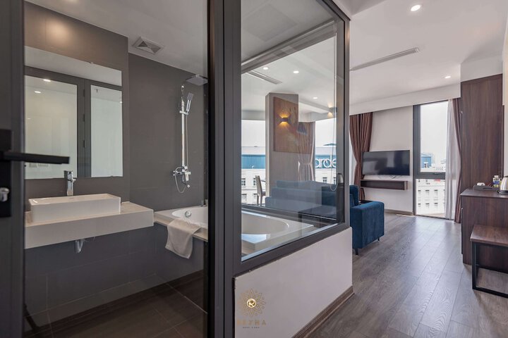 Room 32 of 100