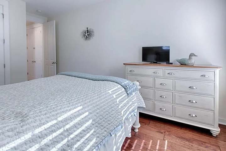 Room 6 of 17