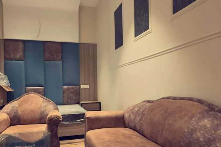Room 6 of 10