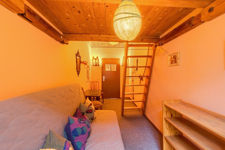 Room 27 of 69