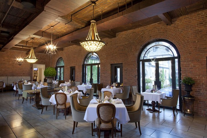 Dining 16 of 29