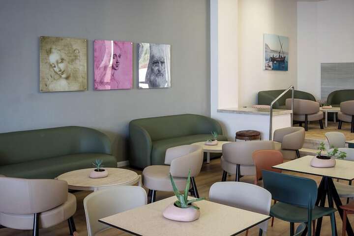 Guest Lobby