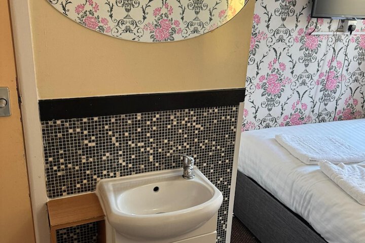 Room 36 of 156