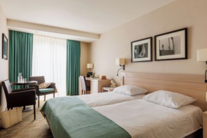 Room 4 of 39