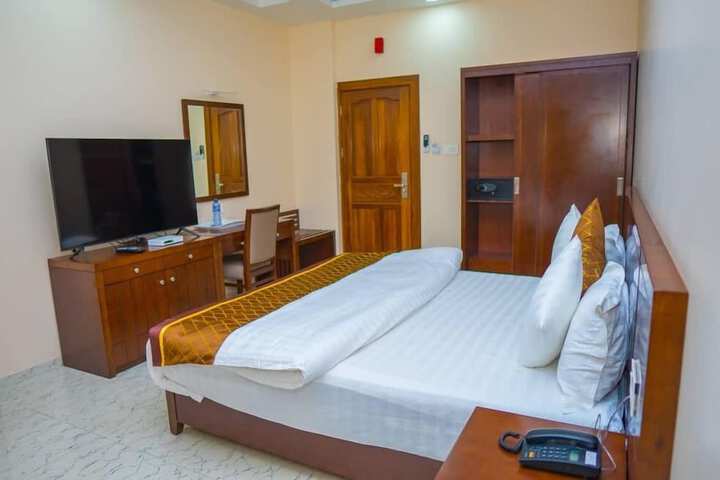 Room 12 of 24