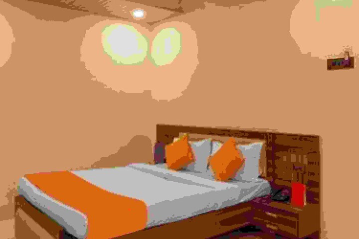 Room 4 of 12
