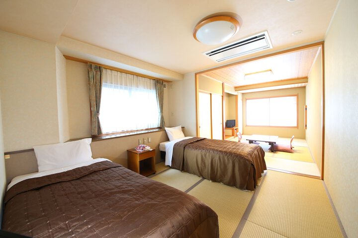 Room 8 of 77
