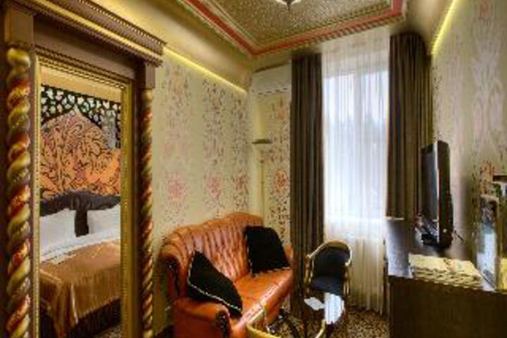 Room 3 of 10