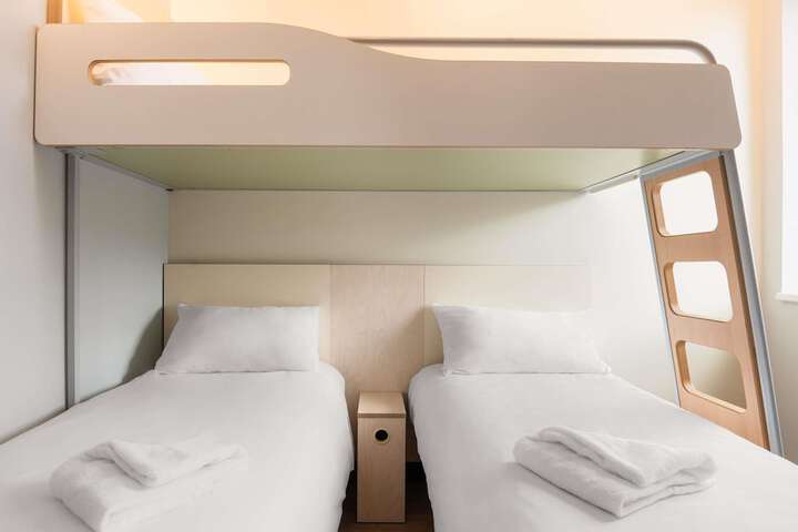 Room 14 of 37