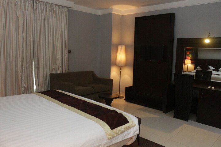 Room 14 of 30
