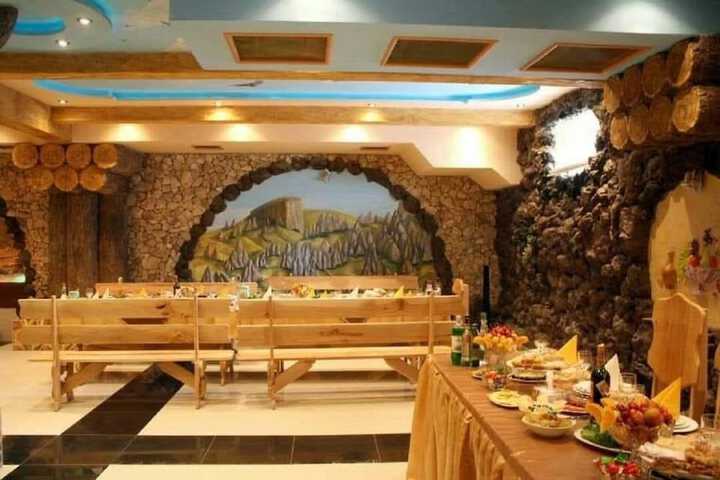 Dining 10 of 29