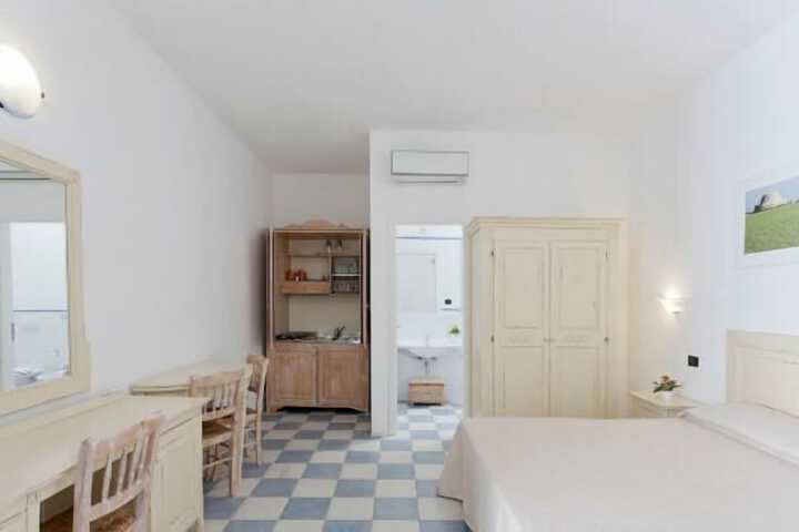 Room 9 of 32