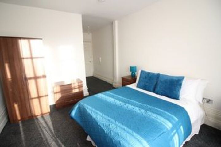 Room 11 of 28