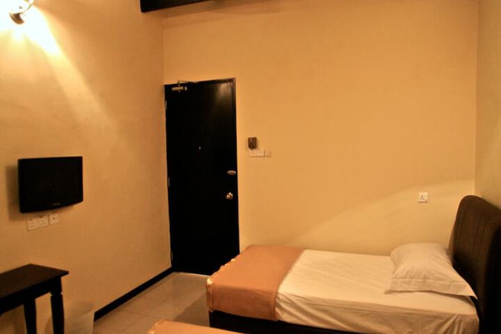 Room 9 of 32