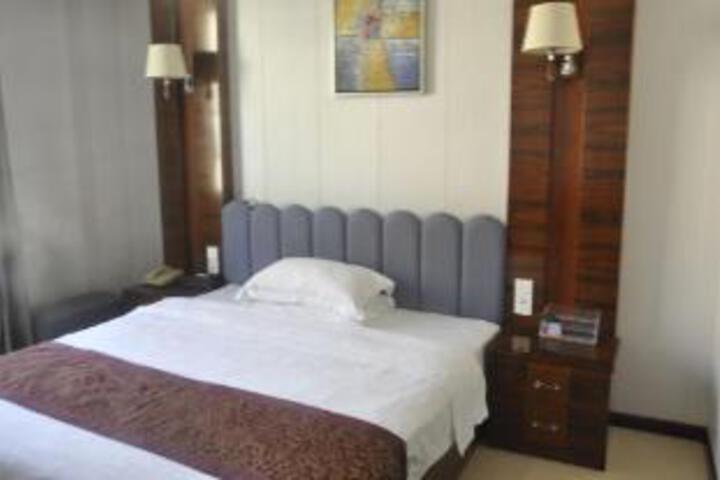 Room 4 of 5