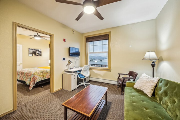 Room 51 of 118