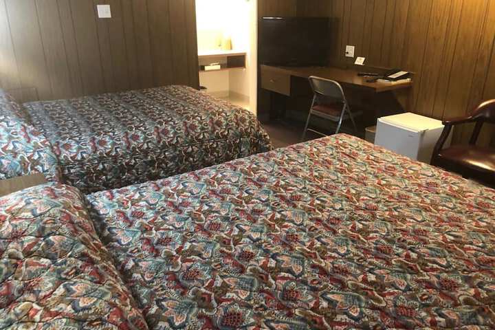 Room 6 of 12