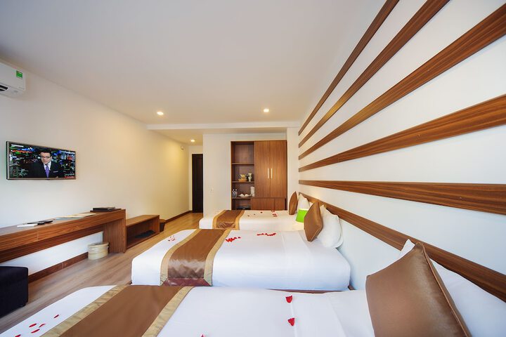 Room 11 of 25